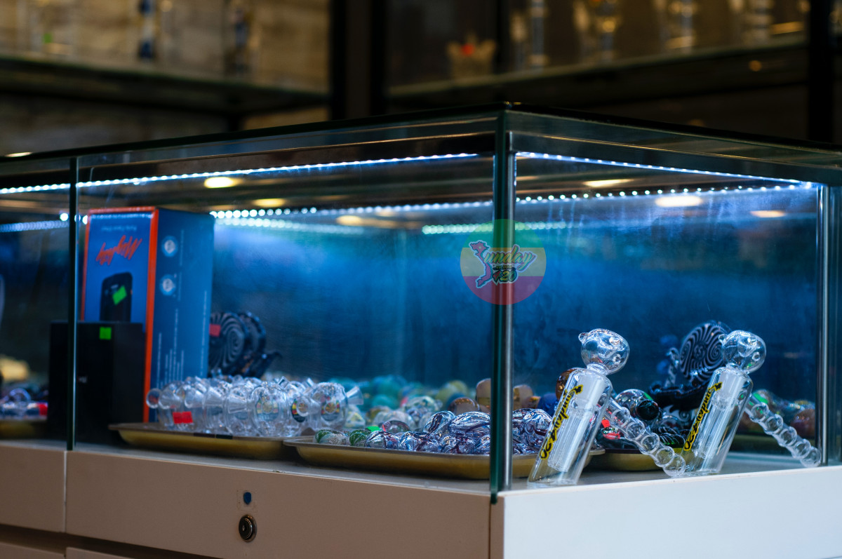 #Headshop #Vietnam #SundayStores420 #Pipe #GlassPipe #Smoke© Sunday Stores 420, 2019